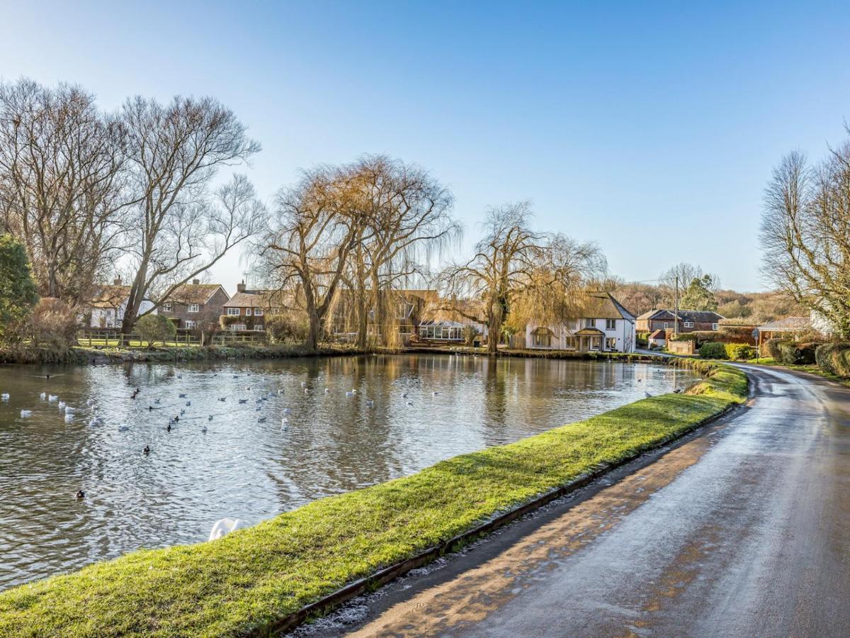 Pass The Keys Charming Downland Cottage Chichester Esterno foto