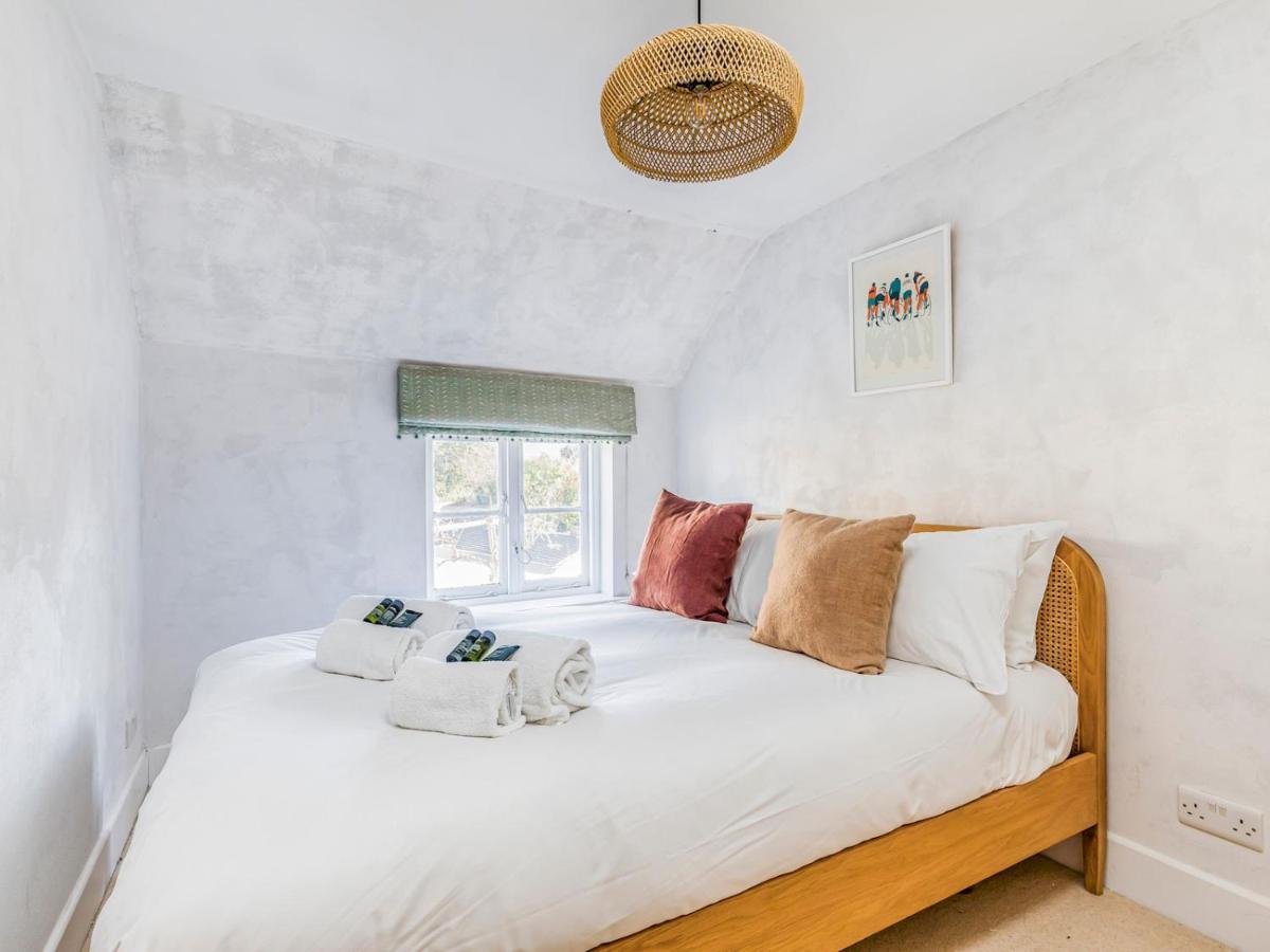 Pass The Keys Charming Downland Cottage Chichester Esterno foto
