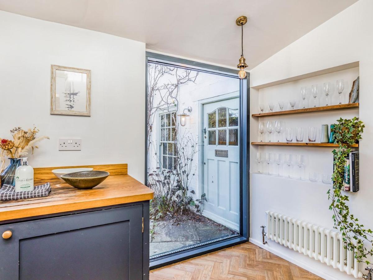 Pass The Keys Charming Downland Cottage Chichester Esterno foto